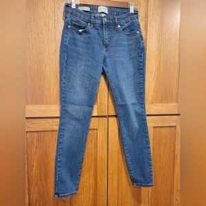 Universal Threads women's size 6/28S jeans